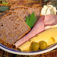 Chleb mieszany z orzechami na zakwasie