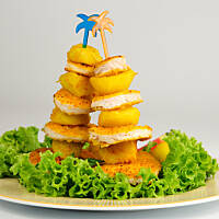 Dzieciakom można zaproponować danie prawdziwie imprezowe - kotleciki drobiowe w panierce ze zmielonych płatków kukurydzianych.