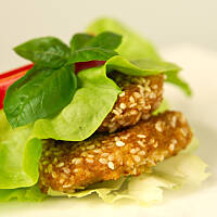 Dodatek sezamu sprawi, że kotlety będą nie tylko ładne, ale i aromatyczne. Szczególnie polecane do mini kotlecików z polędwiczki wieprzowej.