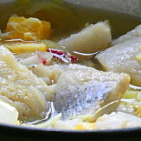 Śledzie w oleju z pomarańczą i czosnkiem