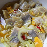 Śledzie w oleju z pomarańczą i czosnkiem