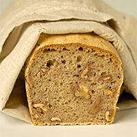 Chleb pełnoziarnisty na zakwasie z orzechami