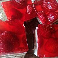 Beza orzechowa z truskawkami siostry Anastazji