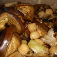 Sałatka z bakłażana i ciecierzycy