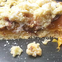 Krucha brzoskwiniowa "szarlotka"