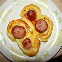 Ciasto francuskie z serem i kiełbasą