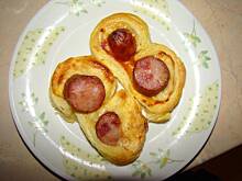 Fot. Wróbelek, Ciasto francuskie z serem i kiełbasą