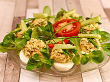 Fot. Wkn, Jaja faszerowane tuńczykiem