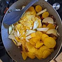 Ziemniaki smażone z patelni 