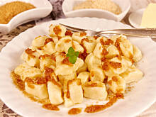 Fot. Wkn, Kluseczki serowo jogurtowe z masłem i bułką tartą