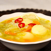 Młoda kapusta pyszna głowa pusta