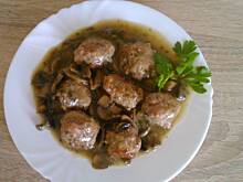 Fot. s_anka88, Pulpeciki w sosie pieczarkowym