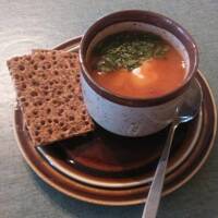 Sycąca i rozgrzewająca zupa pomidorowa z czerwoną soczewicą