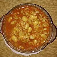 Pomidorowa fasolówka z makaronem