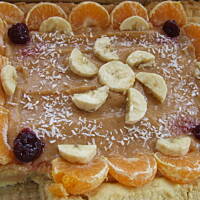 Mazurek bananowy z akcentem pomarańczowym