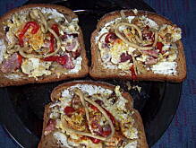 Fot. ASTI, Jajeczniczkowe  kanapki