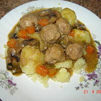 Mięsne kulki w winnym sosie