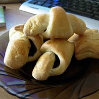 Drożdżowe rogaliki z makiem