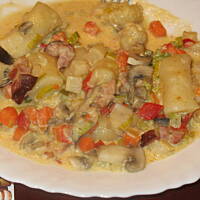 Kopytka z warzywami.