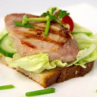 Steki z tuńczyka z imbirem i cytryną