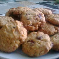 ciasteczka owsiane z żurawiną,orzechami,białą czekolada.