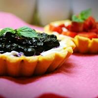 Kruche babeczki z owocami