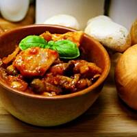 Śledzie z pieczarkami i cebulką