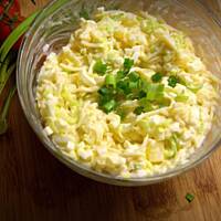 Sałatka z selerem i ananasem