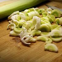 Zapiekany kurczak z pieczarkami i porem