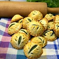 Pierożki drożdżowe z ricottą i szpinakiem