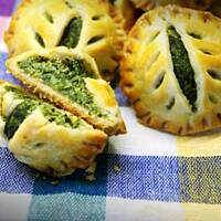 Pierożki drożdżowe z ricottą i szpinakiem