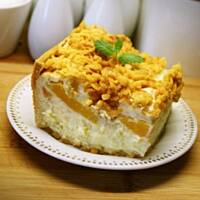 Sernik z brzoskwiniami