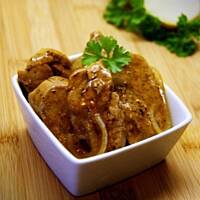 Polędwiczka w ciemnym sosie