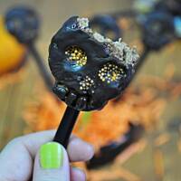 Brzoskwiniowo-morelowe cake pops czaszki