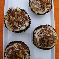 Deser w czekoladowych miskach