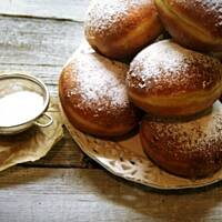 Pączki z marmoladą różaną