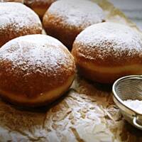 Pączki z marmoladą różaną