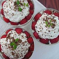 Jogurtowy deser z malinami