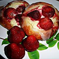 Drożdżówki z serem i owocami