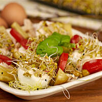 Jajka z makrelą i kiełkami